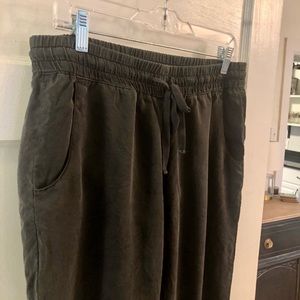 Cloth & Stone Raw Hem Cropped Pant